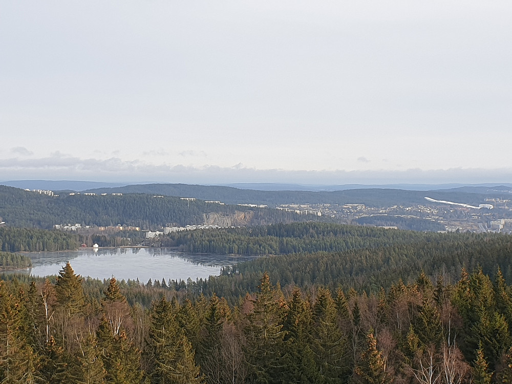 Alnsjøen sett fra utsiktspunktet nedenfor Storhaug