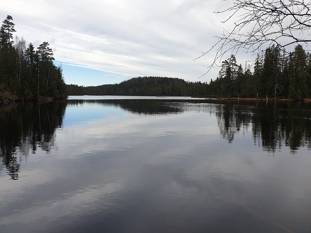 Berskauåsen sett fra sydenden av Gjeddevann
