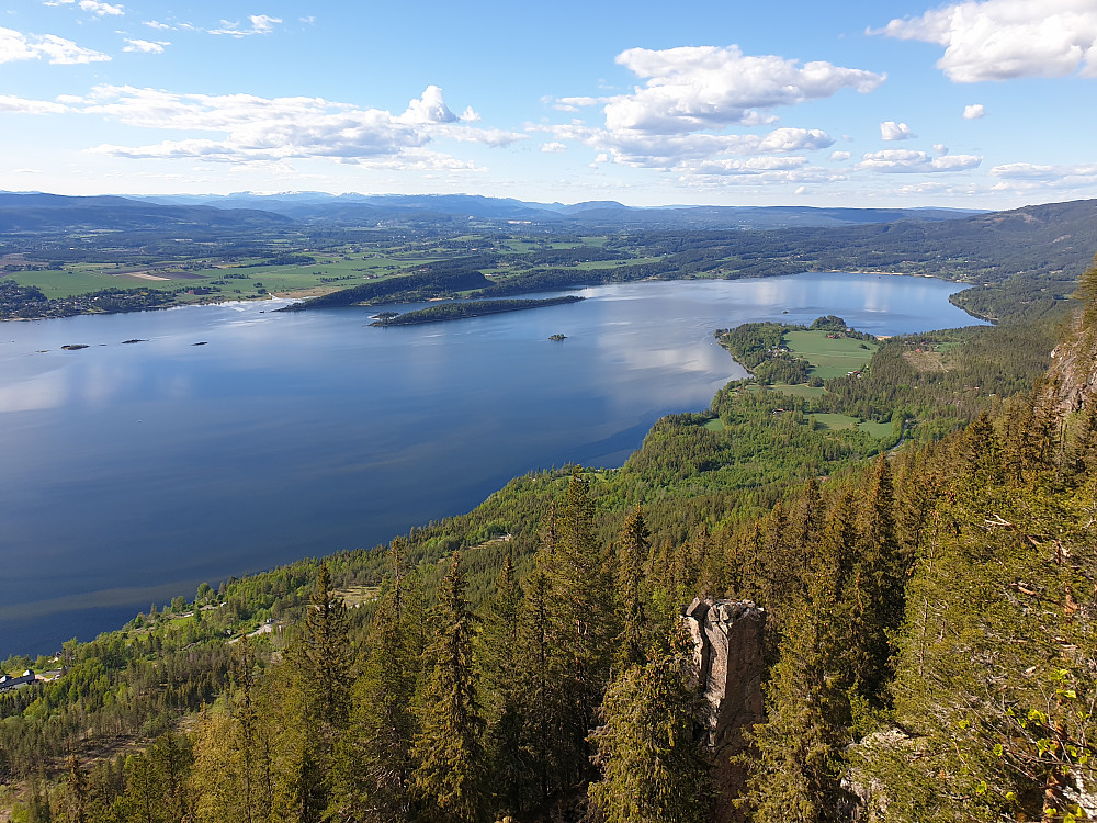Steinsfjorden og Pipesteinen sett fra Krokskogstupet, kjentmannspost nr. 15
