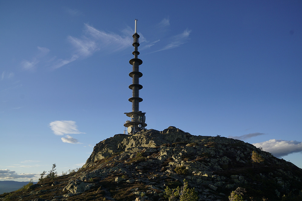  Fjernsynstårnet på toppen av Jonsknuten eller Knuten, som toppen også blir benevnt