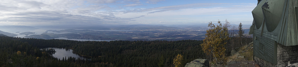 Utsikt fra Gyrihaugen mot bl.a. Migartjern og Steinsfjorden
