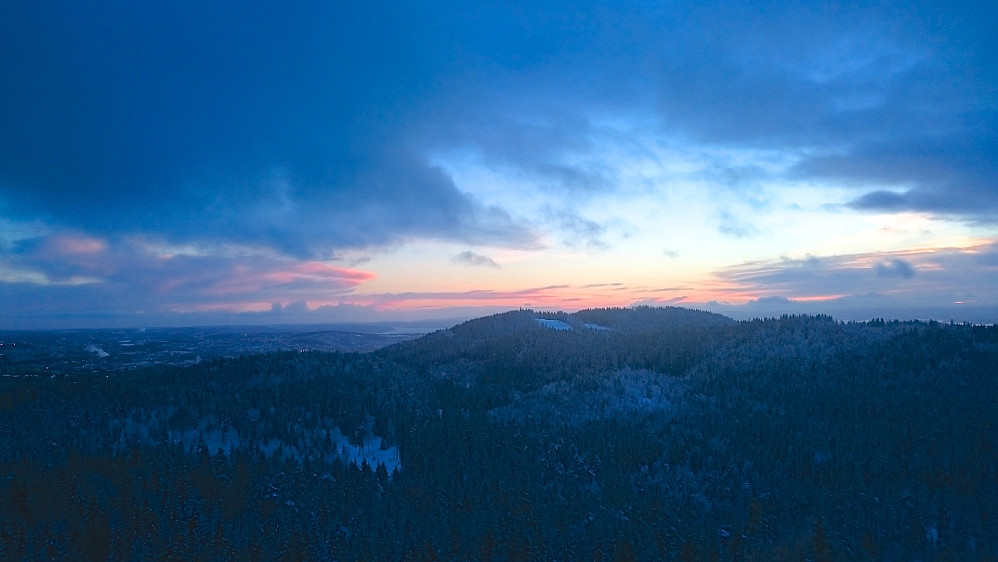 Utsikt fra hopptårnet mot bl.a. Grefsenkollen og Trollvannskleiva