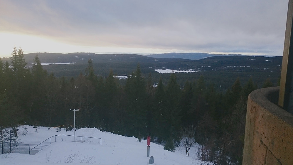 Utsikt fra utkikkstårnet på Røverkollen mot bl.a. Breisjøen, Alunsjøen, Tryvann, Grefsenkollen og Årvollåsen