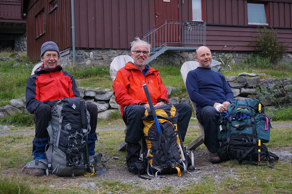 Godt å sitte ned etter en 10 timers tur! Knut, Odd, Per.