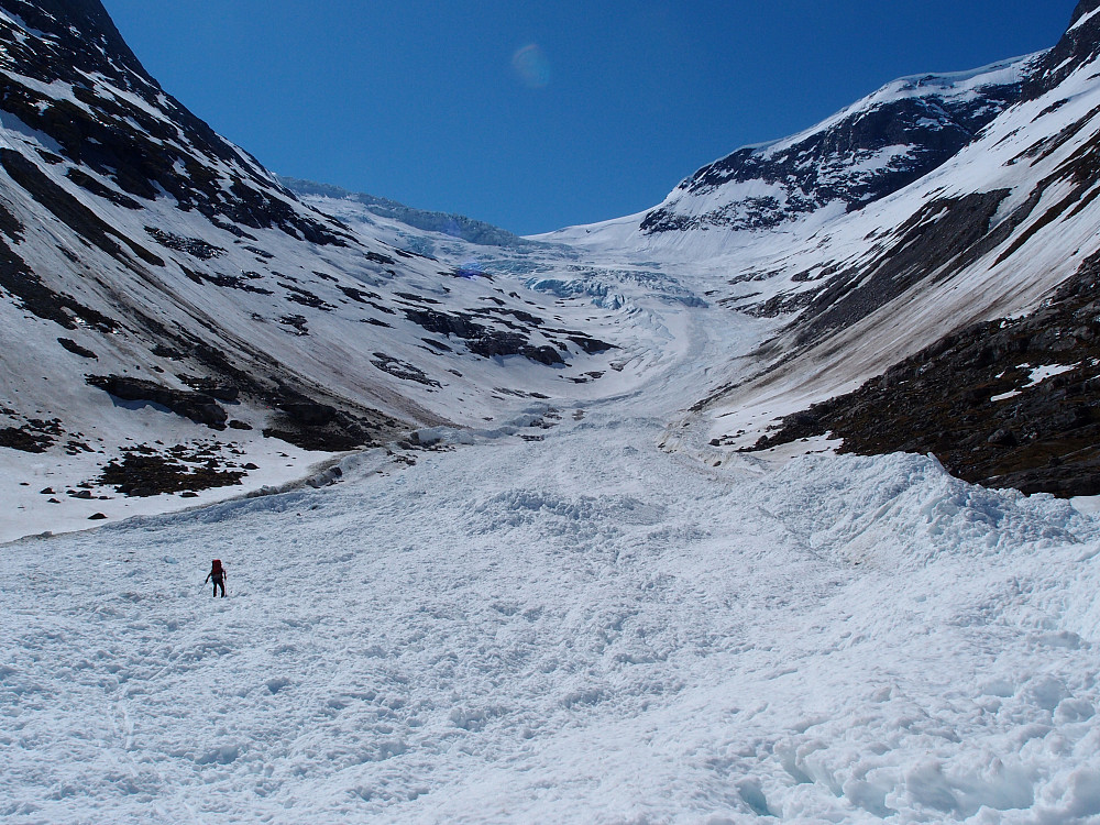 Bødalsbreen, forsering av ras på ski