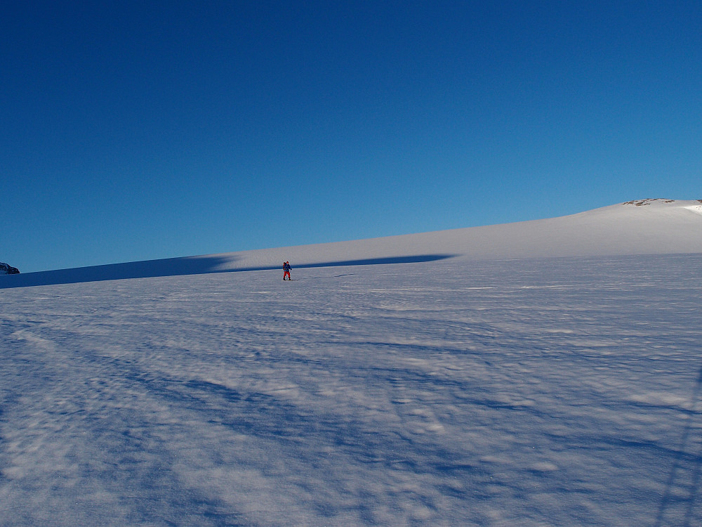 Ut på ski kl 6 for å få opp varmen