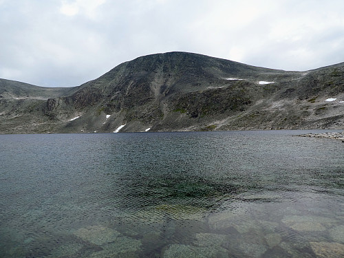Seterfjellet (1812) sett frå Seterfjellvatnet.