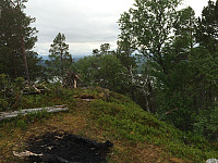 Litt rydding av skog på toppen av Hostokamben hadde gitt fantastisk utsikt ned på idylliske Hostovatnen.