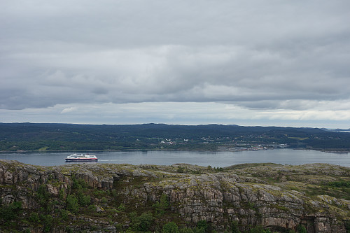 Hurtigruta passerte mellom Hemnskjela og Hitra.