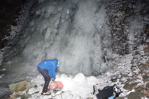 Vi har funnet starten på fossen og kan racke opp.
