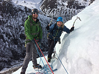 Fornøyd2: Debutant med både stegjern og isøkser. Da er det lov å være glad når man står på toppen av Kongsvollfossen!