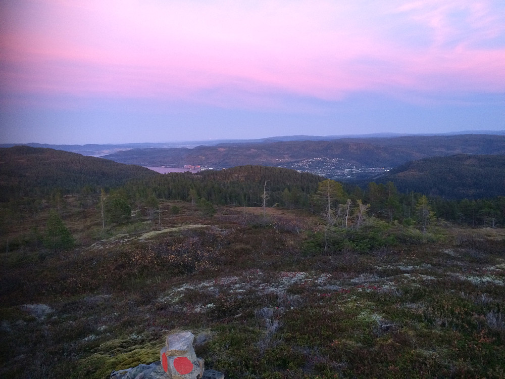 Orkanger og Gaulosen i bakgrunnen.