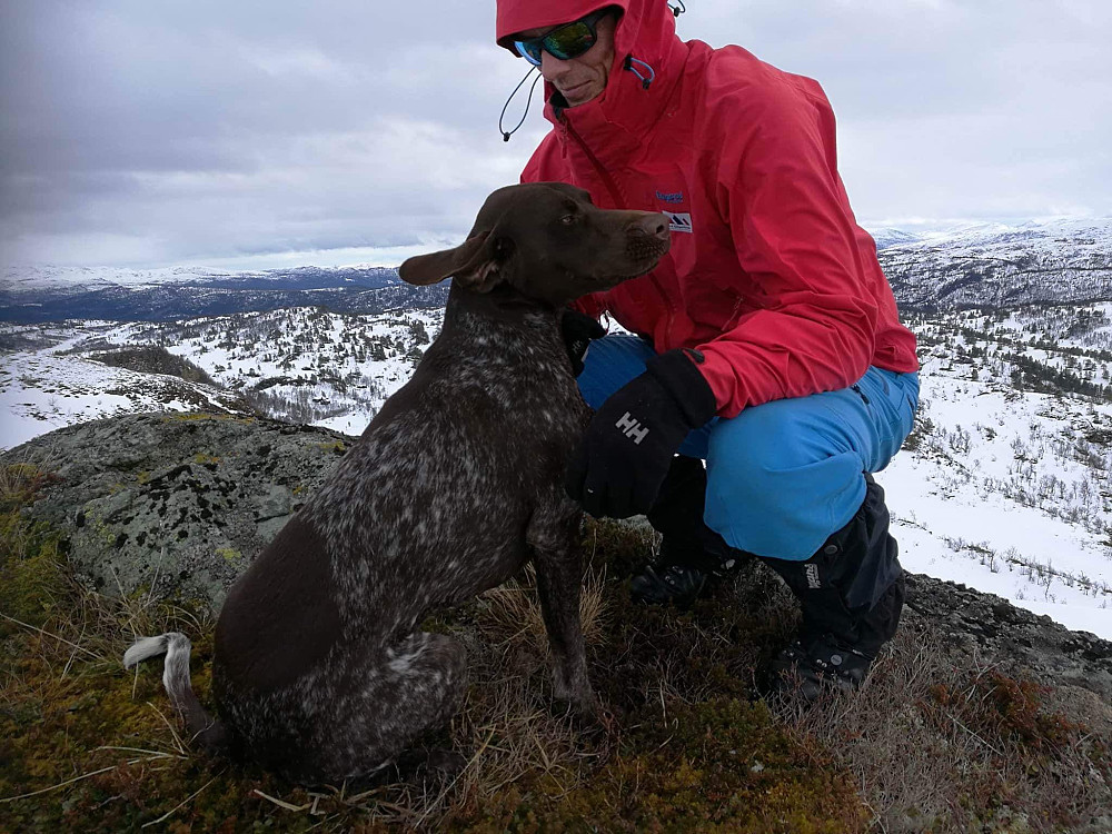 Fotoshoot med Atlas i anledning ettårsdagen. Ikke helt vellylkket i vinden.. :-)