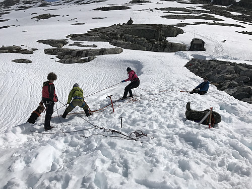 Redning på snø blir fort litt mer utfordrende.