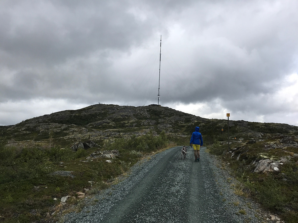 Mørke skyer på himmelen over Vassfjellet.