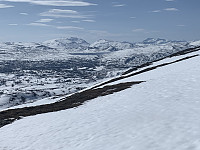 Utsikt sørover fra oppstigning til Resfjellet. Trollhetta, Rinnhatten og Snota er lett gjenkjennelig.