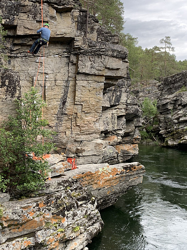 Frode rappellerer ned "Maskineri i Nirvana" (n6).