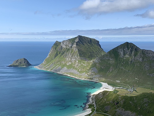Tåa, Veggen og Mannen nord for Hauklandstranda.