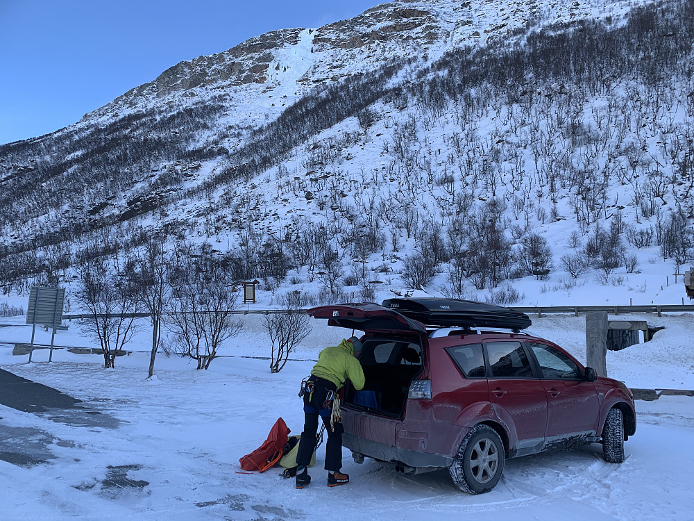 Kongsvollfossen så veldig fet ut fra parkeringa.