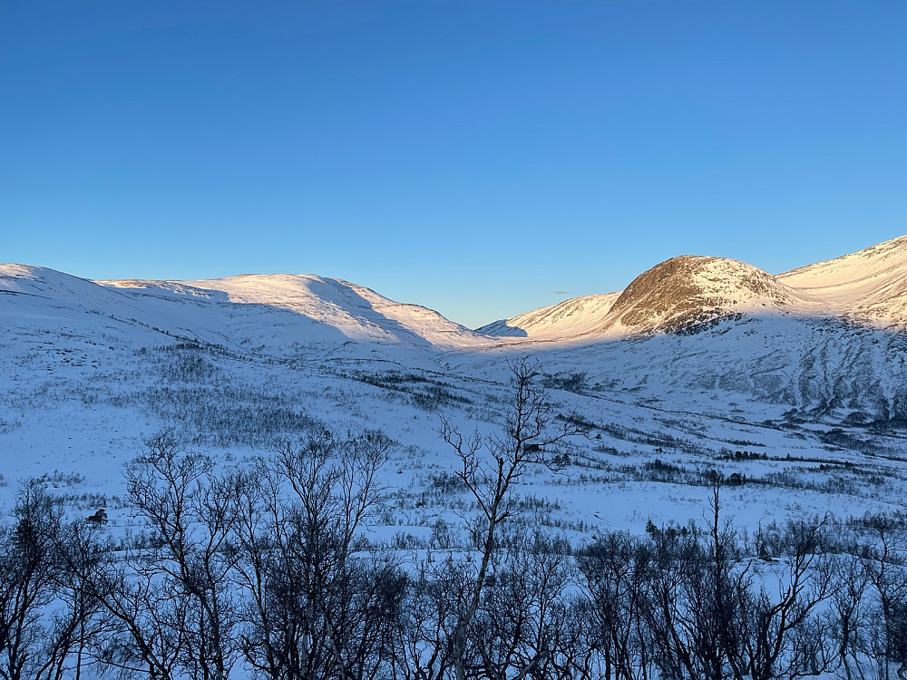 Innover Hyttdalen.