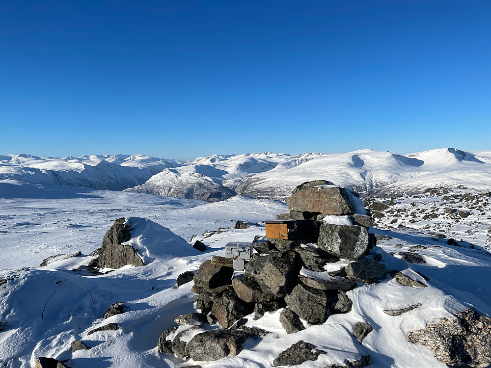 Toppen av Gråhøa med Trollheimen i bakgrunnen