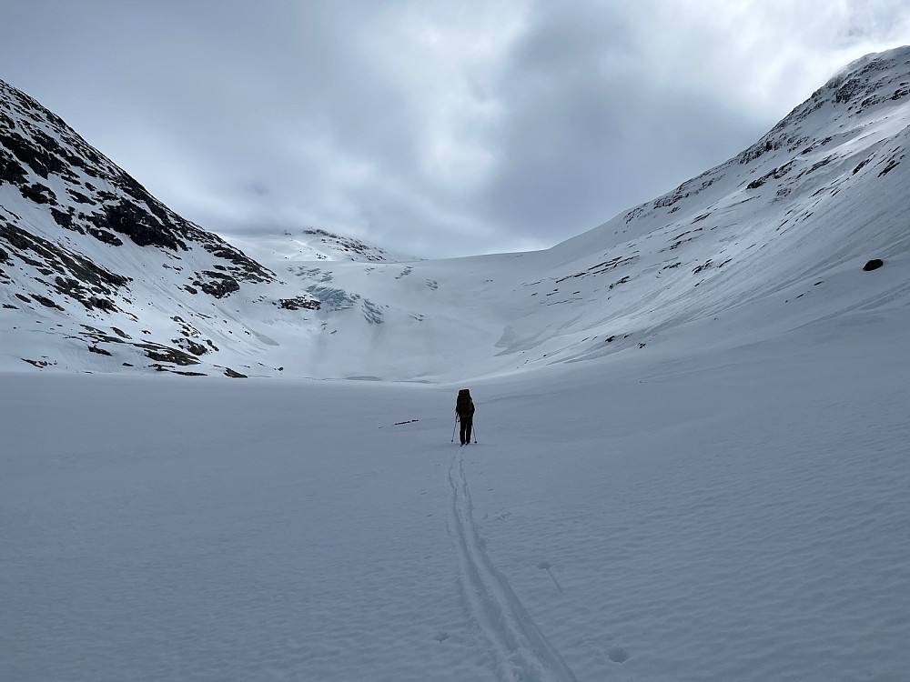 Innover mot Erdalsbreen
