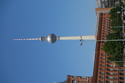 Fernsehturm, høyeste bygning med sine 368 meter.