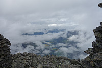 Plutselig ble det åpninger i tåka og vi kunne se ned til Åndalsnes.