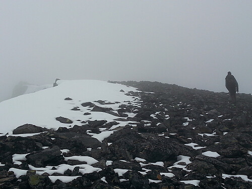 Store Tverrbottind i tåka, som lettet mer og mer
