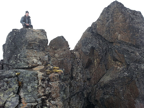 En liten pause på en <1x1 meter stor/liten steinblokk