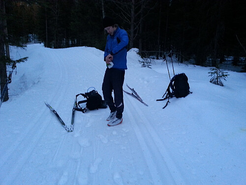 Smøring av bakglatte ski, forhåpentligvis for siste gang i dag