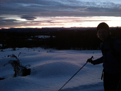Det har rukket å bli mørkt, men vi nærmer oss.