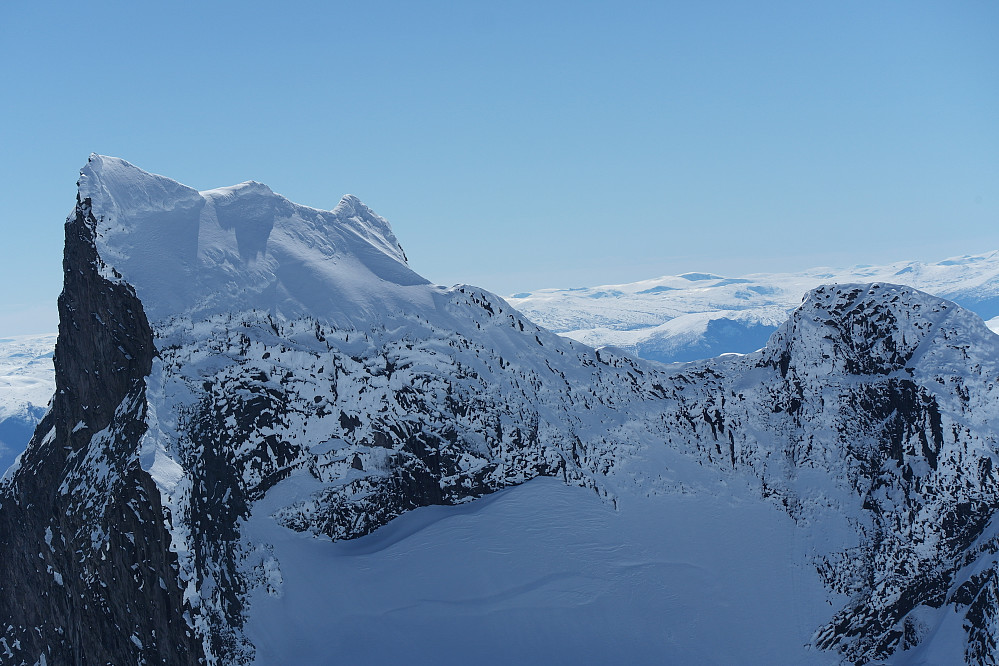 Store Austabotntind sett fra toppen. Norges flotteste fjell!