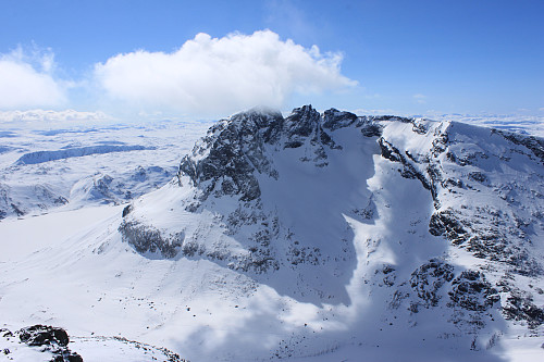Torfinnstindane (2120 moh).