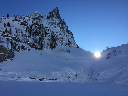 Solen går ned over Lac d'Emosson.