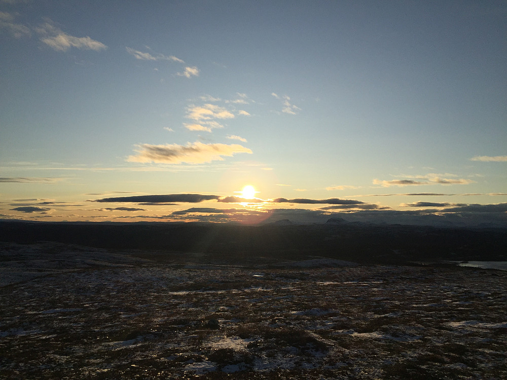 Solen går snart ned på toppen av Reinehamaren (1161 m).