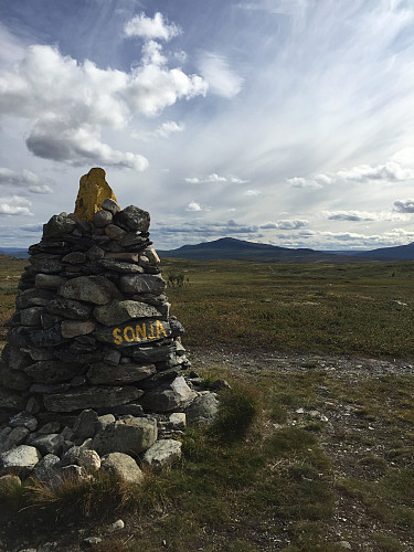 Sonjavarden sydøst for Rennefjellet (1152 m).
