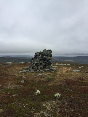 På toppen av Skruvdalstinden (1096 m).