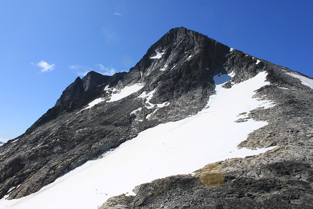 Semeltinden (2236 m) sett fra bandet mellom toppen og Søre Hellstugutinden.