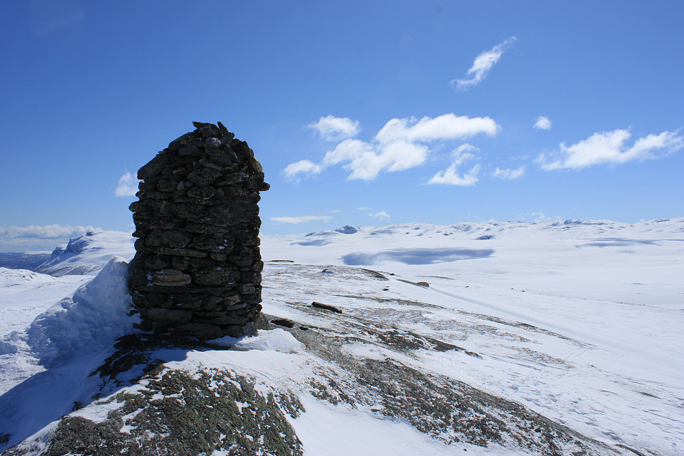 Flott varde på toppen av Børrenøse (1297 m).