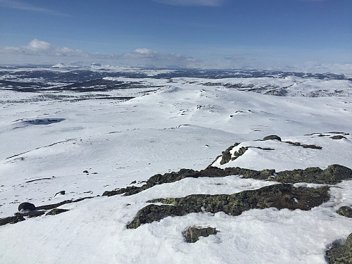 Utsikt fra Djuptjernkampen (1325 m) mot sydvest.