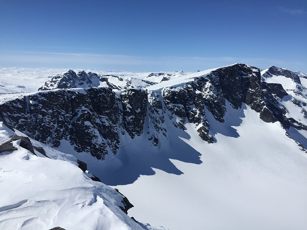 Fra Austre Kalvehøgde (2178 m) mot Vestre Kalvehøgde (2208 m).