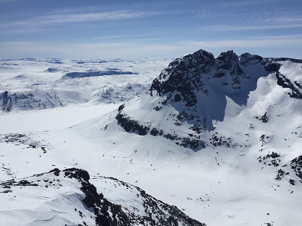 Bygdin, Torfinnsdalen og Torfinnstindane (2120 m).