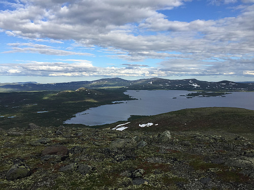 Fra Buhø (1327 m) mot Kaldfjorden og Øyvatnet.