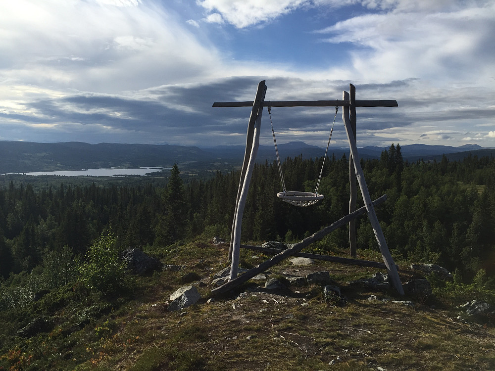 Stuveli Erfaringshuske med Skaget (1685 m) rett over husken.