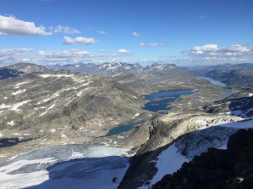 Fra Langeskavltinden (2014 m) mot toppene i Gjendealpene.