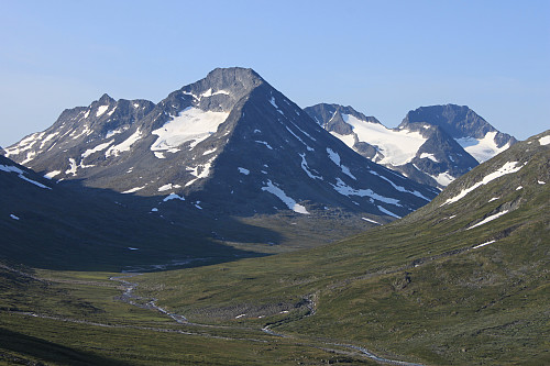 Fra Hellstuguhaugen (1331 m) mot Urdadalsryggen, Semelholstinden og Visbreatinden.
