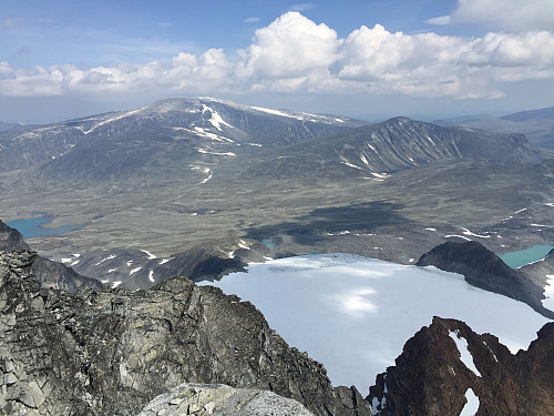 Fra Leirhøe (2330 m) mot Glittertinden og Ryggjehøe.