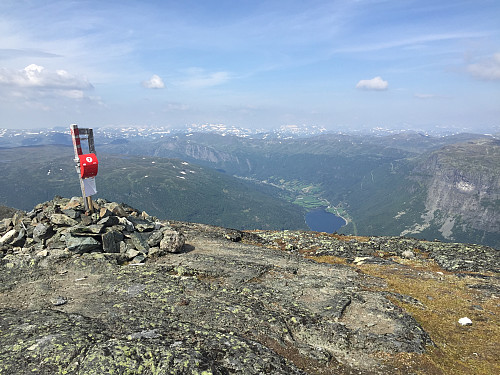 Skjøld (1577 m).