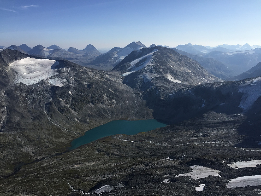 Fra Geite (2002 m) mot sydvest og topper i Midt-Jotunheimen.